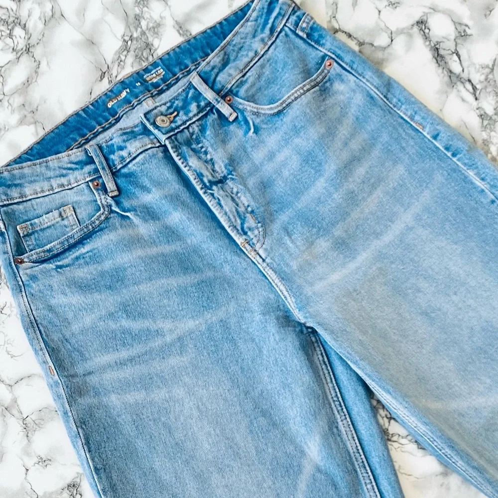 Old Navy Extra High-Rise Wide-Leg Jeans in “Jamar” Wash - Picture 1 of 7